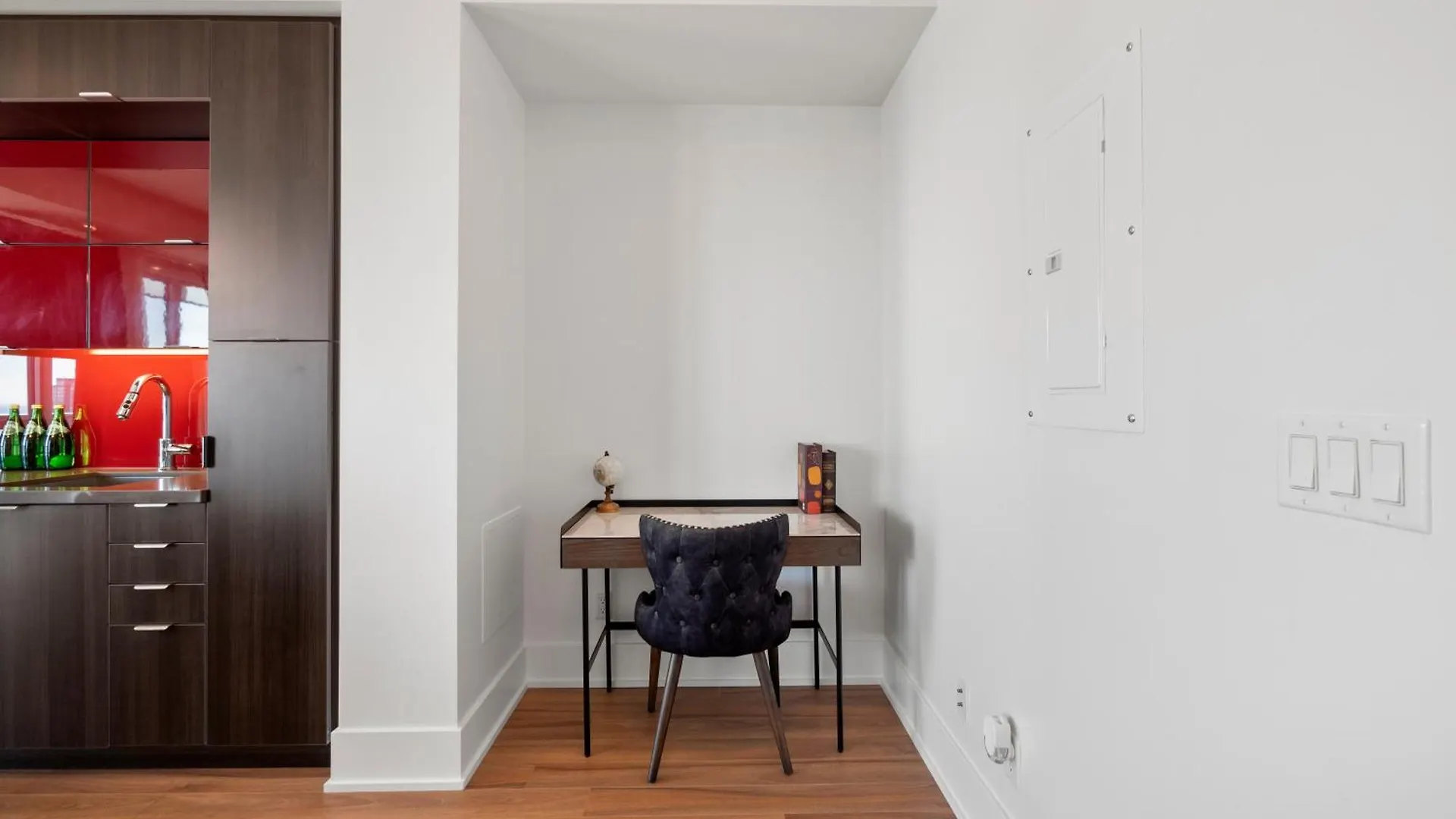 Stylish One Bedroom Suite - Entertainment District Toronto Apartman